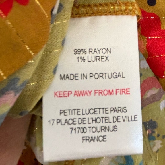 Petite Lucette Margaret top over flowers - Picture 4 of 6